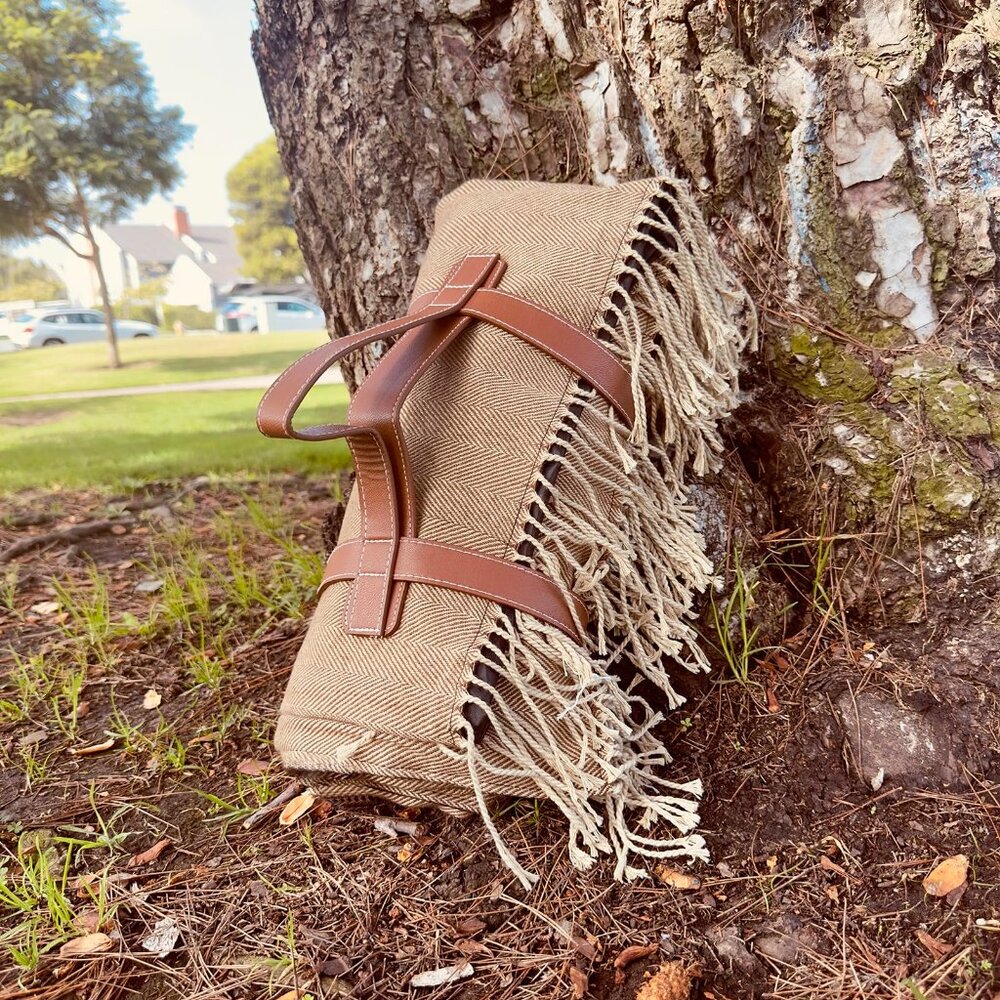 Picnic Blanket Extra Large Waterproof with Strap 59"x79" - Machine Washable Tass